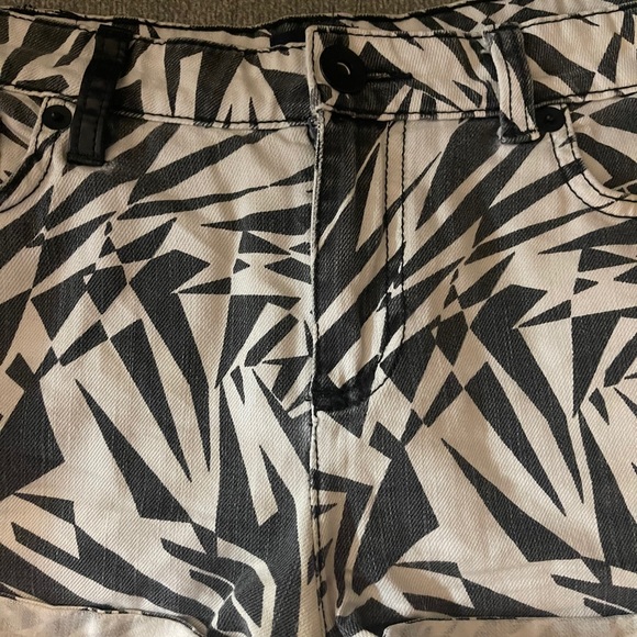 Authentic Icon Shorts - Picture 2 of 10